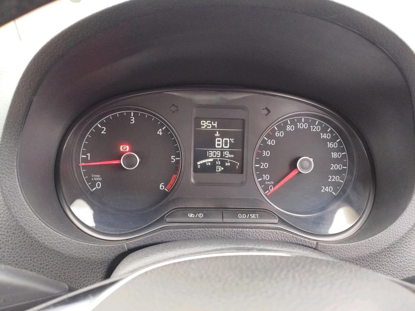 2016 Volkswagen Ameo HIGHLINE1.5L, Diesel, Manual, 1,30,919 km, interior