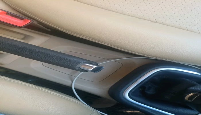 2017 Volkswagen Ameo HIGHLINE1.2L PLUS 16 ALLOY, Petrol, Manual, 70,985 km, interior