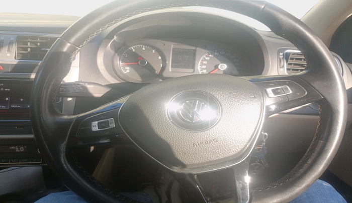 2017 Volkswagen Ameo HIGHLINE1.2L PLUS 16 ALLOY, Petrol, Manual, 70,985 km, interior