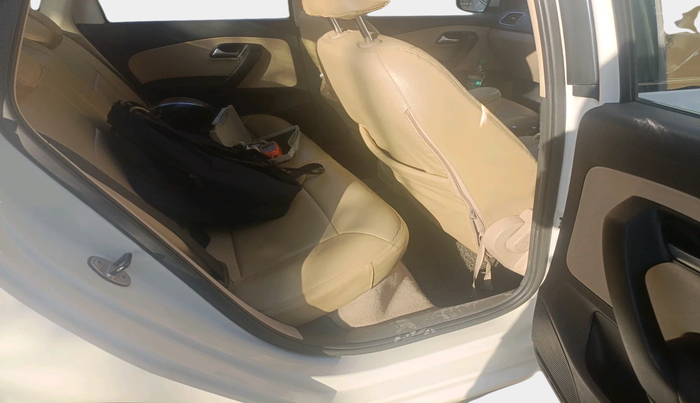 2017 Volkswagen Ameo HIGHLINE1.2L PLUS 16 ALLOY, Petrol, Manual, 70,985 km, interior