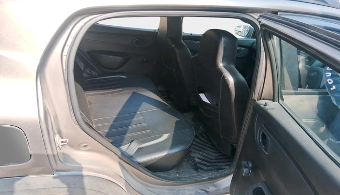 2017 Renault Kwid RXT 1.0 (O), Petrol, Manual, 99,604 km, interior