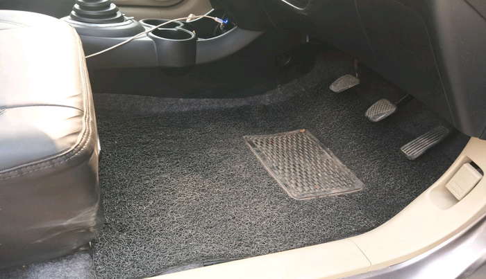 2014 Honda Brio E MT, Petrol, Manual, 1,15,545 km, interior