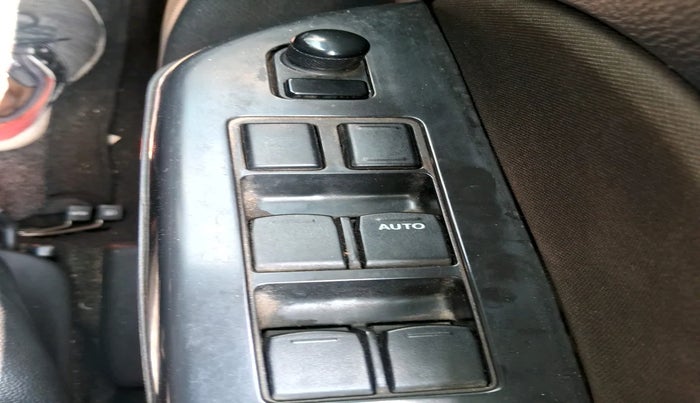 2015 Maruti Swift VXI, Petrol, Manual, 1,36,219 km, interior