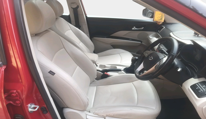2019 Mahindra XUV300 W8 (O) 1.5 DIESEL, Diesel, Manual, 1,64,932 km, interior