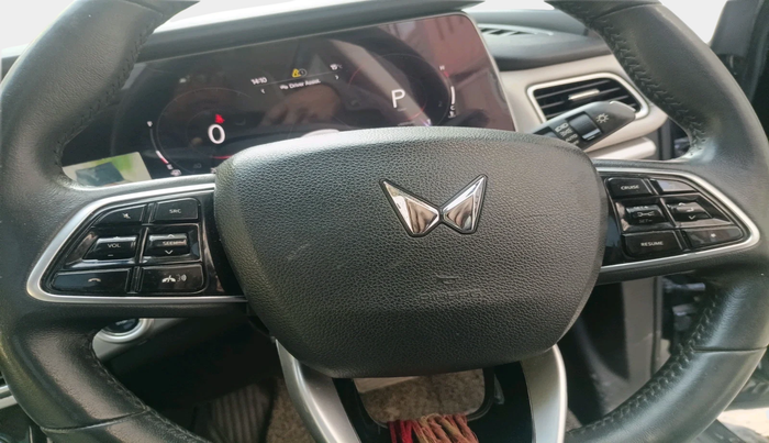 2022 Mahindra XUV700 AX 7 LUXURY P AT 7 STR, Petrol, Automatic, 33,641 km, interior