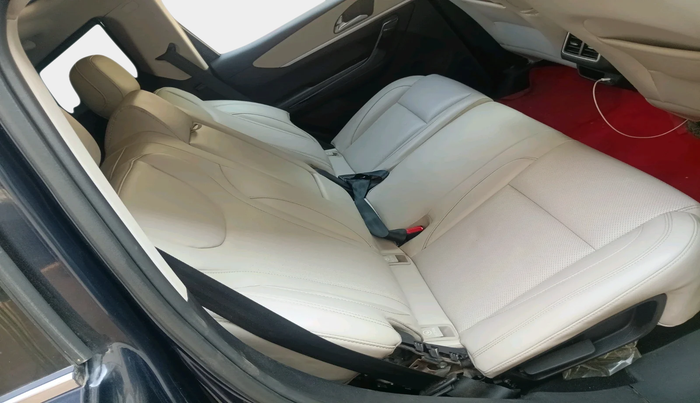 2022 Mahindra XUV700 AX 7 LUXURY P AT 7 STR, Petrol, Automatic, 33,641 km, interior