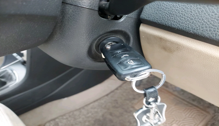 2016 Volkswagen Ameo TRENDLINE 1.2L, Petrol, Manual, 1,05,204 km, interior