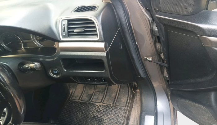 2016 Maruti Ciaz ZXI+, Petrol, Manual, 89,562 km, interior
