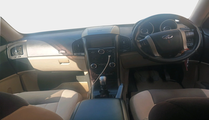 2017 Mahindra XUV500 W6 1.99, Diesel, Manual, 43,420 km, interior