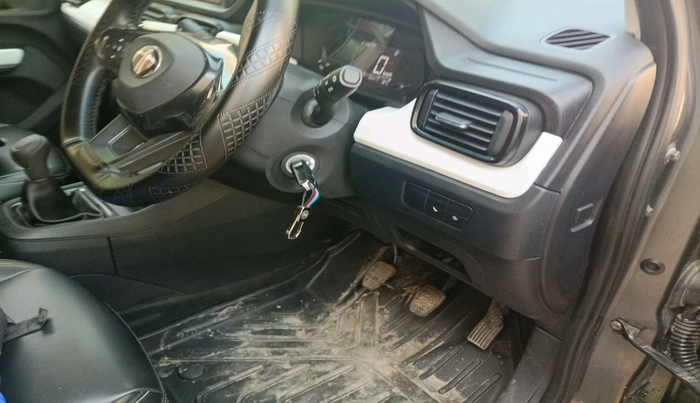 2024 Tata PUNCH PURE MT, Petrol, Manual, 15,689 km, interior