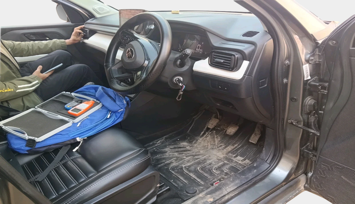 2024 Tata PUNCH PURE MT, Petrol, Manual, 15,689 km, interior