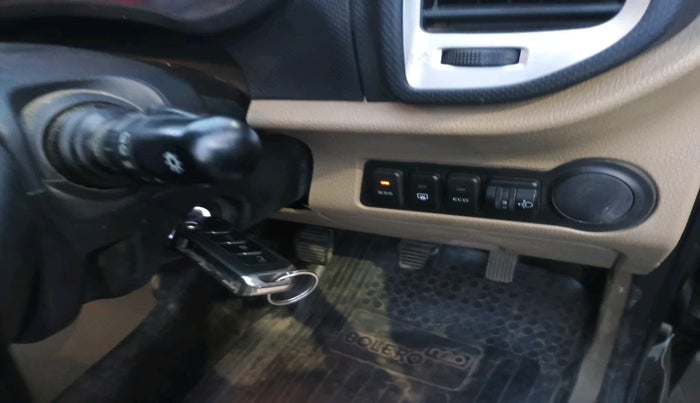 2023 Mahindra BOLERO NEO N 8, Diesel, Manual, 54,118 km, interior