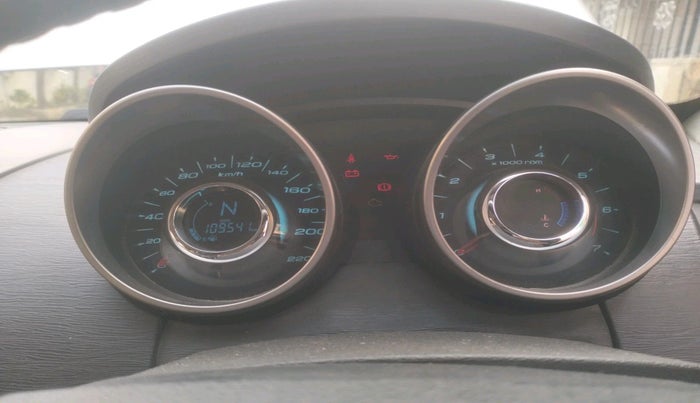 2018 Mahindra XUV500 W7, Diesel, Manual, 1,09,541 km, interior