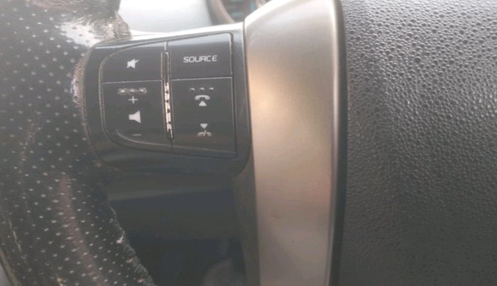 2018 Mahindra XUV500 W7, Diesel, Manual, 1,09,541 km, interior