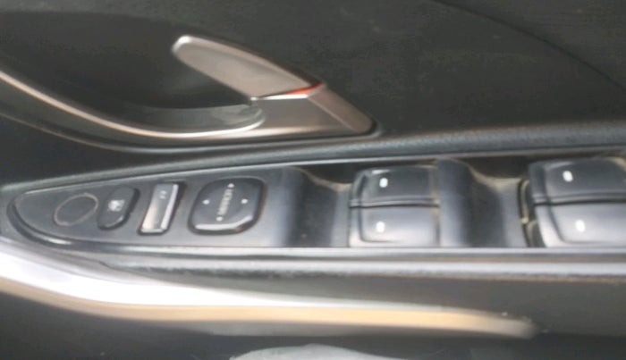 2018 Mahindra XUV500 W7, Diesel, Manual, 1,09,541 km, interior