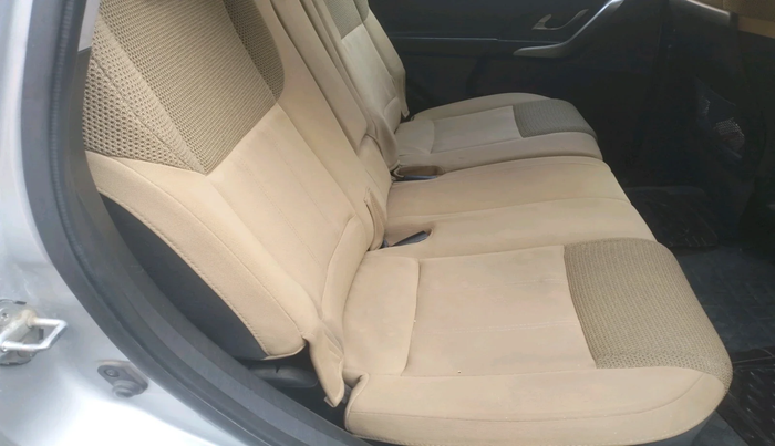 2018 Mahindra XUV500 W7, Diesel, Manual, 1,09,541 km, interior