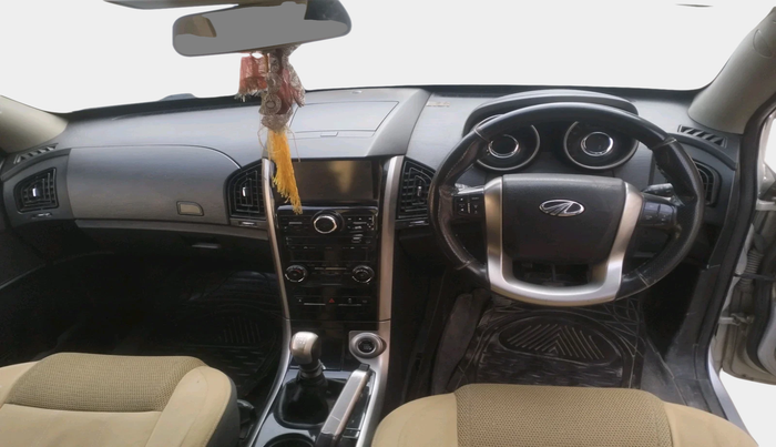 2018 Mahindra XUV500 W7, Diesel, Manual, 1,09,541 km, interior