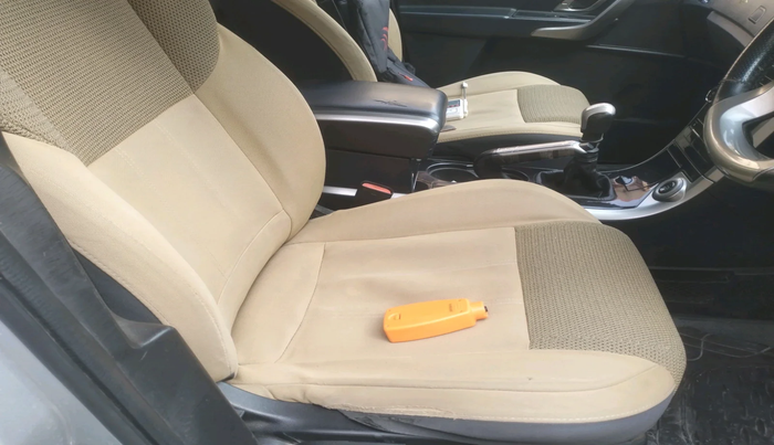 2018 Mahindra XUV500 W7, Diesel, Manual, 1,09,541 km, interior