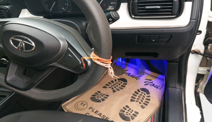 2022 Tata PUNCH PURE MT, Petrol, Manual, 9,415 km, interior