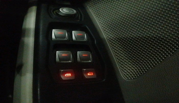 2023 Mahindra XUV300 W6 1.5 DIESEL AMT, Diesel, Automatic, 54,273 km, interior