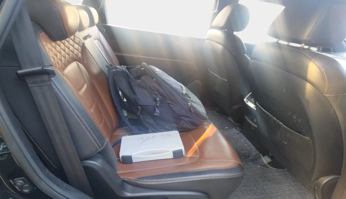 2021 Mahindra ALTURAS G4 4WD AT, Diesel, Automatic, 50,686 km, interior