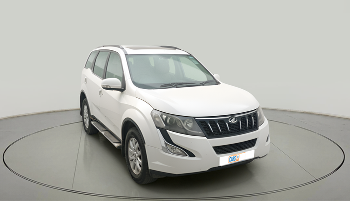 2017 Mahindra XUV500 W10 AT 1.99, Diesel, Automatic, 2,11,208 km, exterior