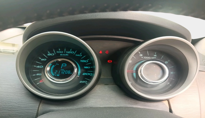 2017 Mahindra XUV500 W10 AT 1.99, Diesel, Automatic, 2,11,208 km, interior