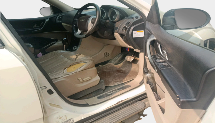 2017 Mahindra XUV500 W10 AT 1.99, Diesel, Automatic, 2,11,208 km, interior