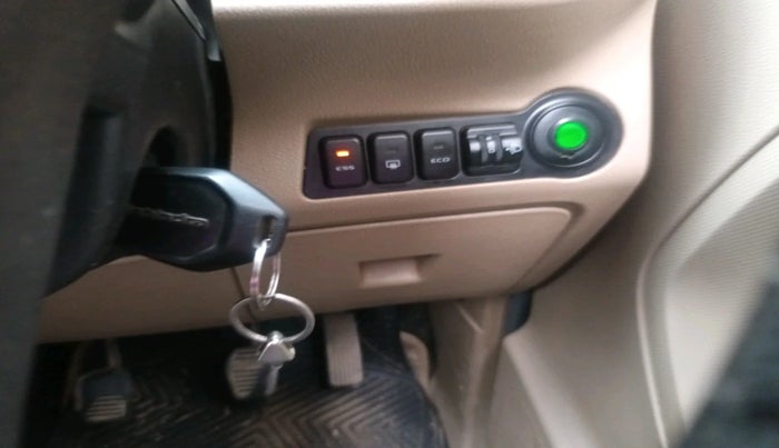 2018 Mahindra TUV300 T6 PLUS, Diesel, Manual, 1,08,052 km, interior