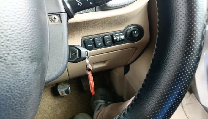 2016 Mahindra TUV300 T8, Diesel, Manual, 2,28,564 km, interior