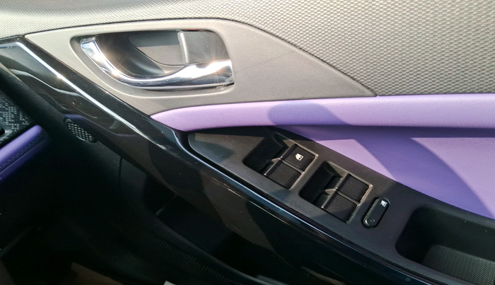 2023 Tata NEXON FEARLESS + SUNROOF DCA DUAL TONE 1.2 PETROL, Petrol, Automatic, 33,613 km, interior