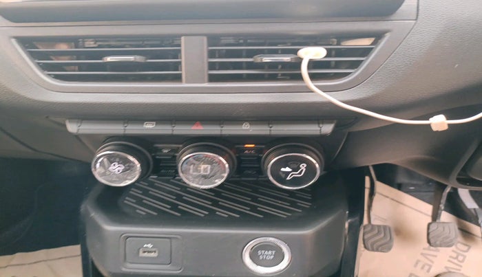 2022 Renault Kiger RXZ MT, Petrol, Manual, 16,663 km, interior