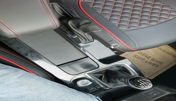 2022 Renault Kiger RXZ MT, Petrol, Manual, 16,663 km, interior