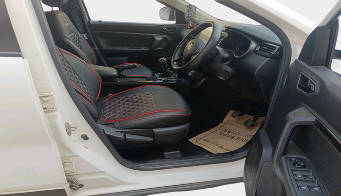 2022 Renault Kiger RXZ MT, Petrol, Manual, 16,663 km, interior