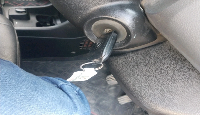 2017 Renault Kwid RXT 1.0 AMT (O), Petrol, Automatic, 76,504 km, interior