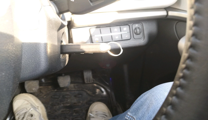 2022 Mahindra XUV700 MX P MT 5 STR, Petrol, Manual, 31,123 km, interior