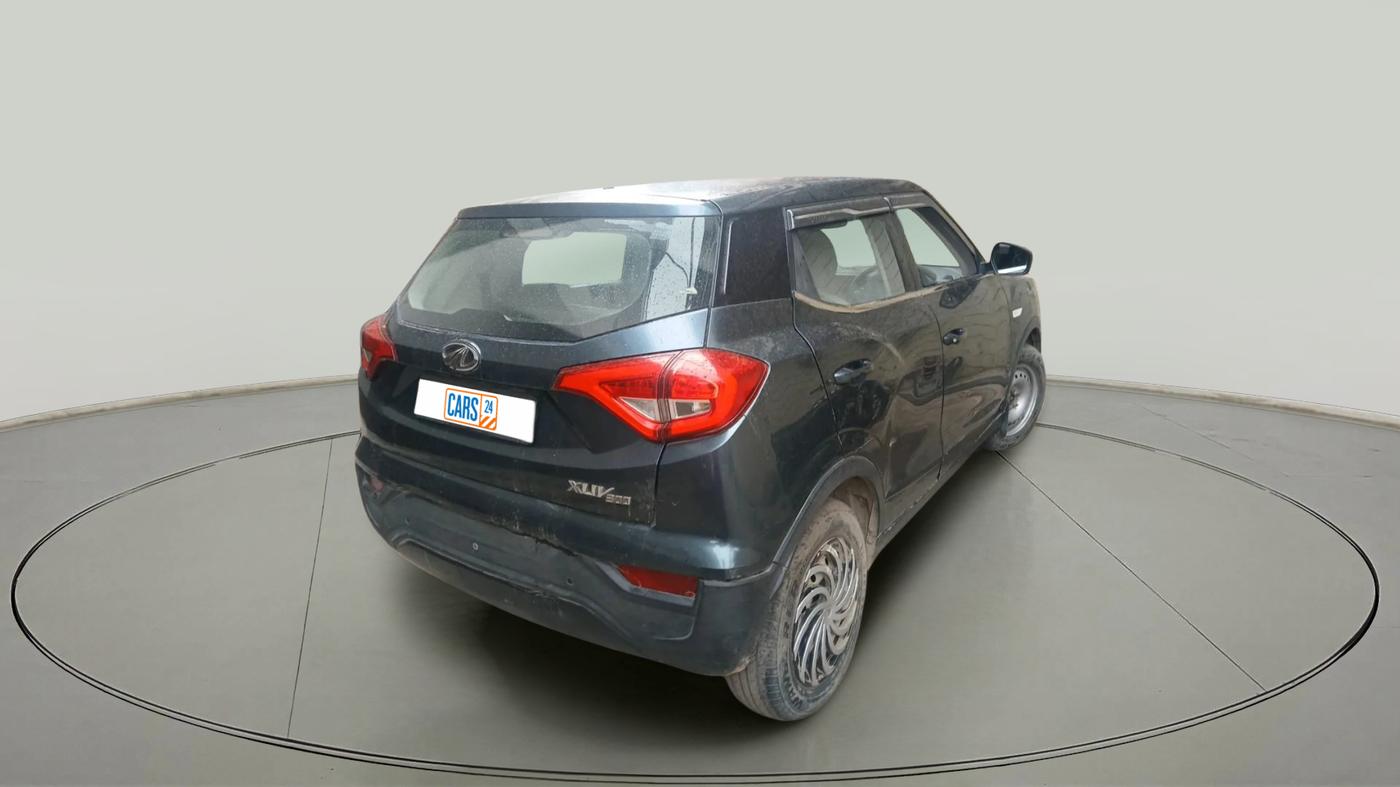 2022 Mahindra XUV300 W4 1.5 DIESEL, Diesel, Manual, 36,456 km, exterior