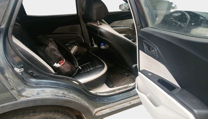 2022 Mahindra XUV300 W4 1.5 DIESEL, Diesel, Manual, 36,456 km, interior