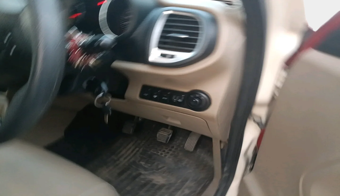 2016 Mahindra TUV300 T8, Diesel, Manual, 57,833 km, interior