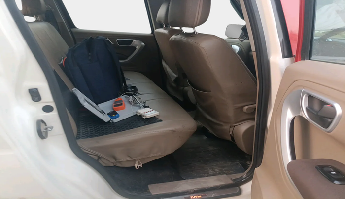 2016 Mahindra TUV300 T8, Diesel, Manual, 57,833 km, interior