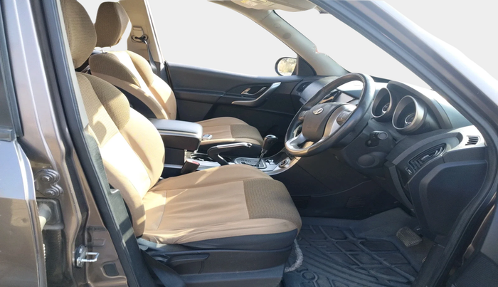 2018 Mahindra XUV500 W9 AT, Diesel, Automatic, 93,519 km, interior