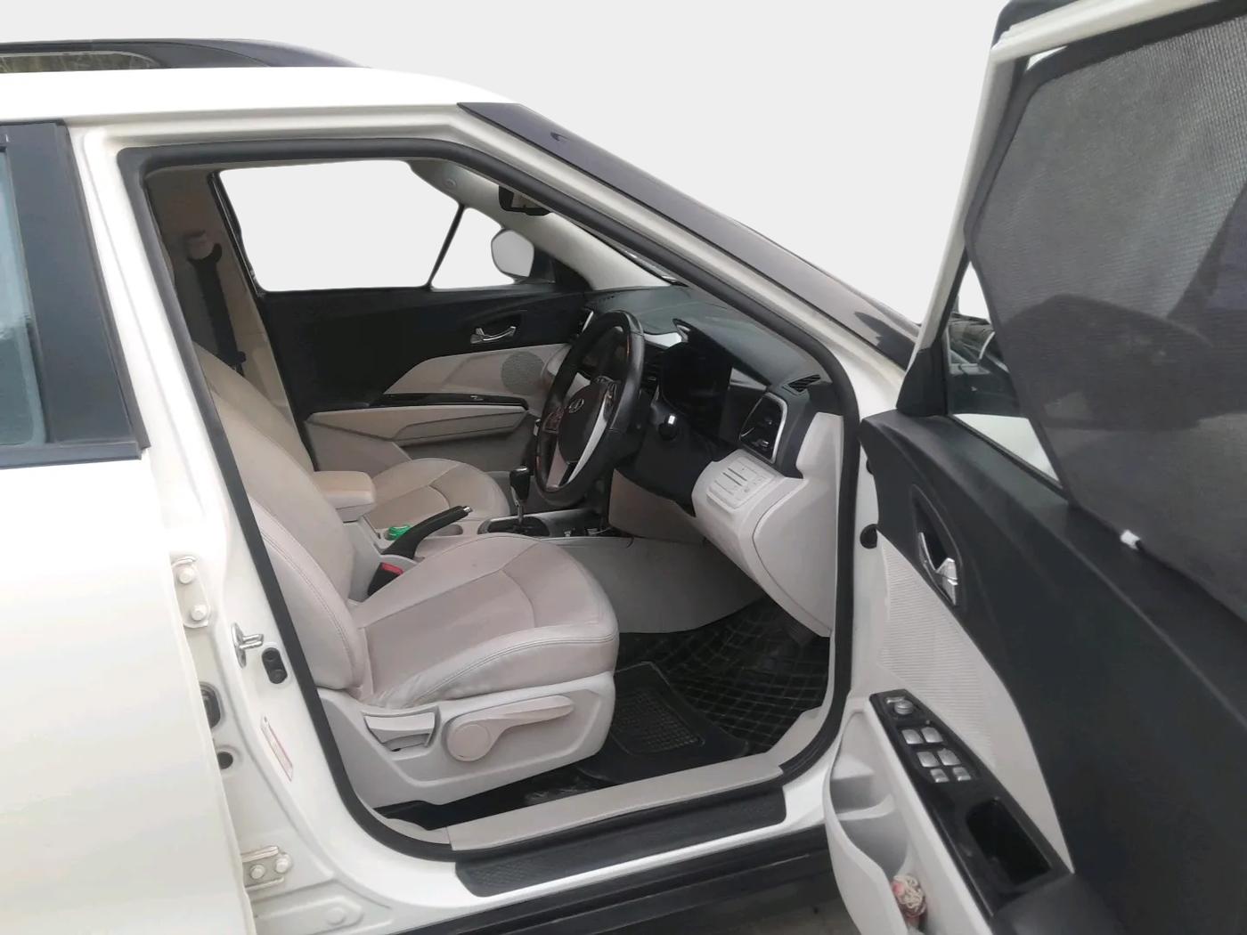 2021 Mahindra XUV300 W8 (O) 1.5 DIESEL AMT, Diesel, Automatic, 85,097 km, interior