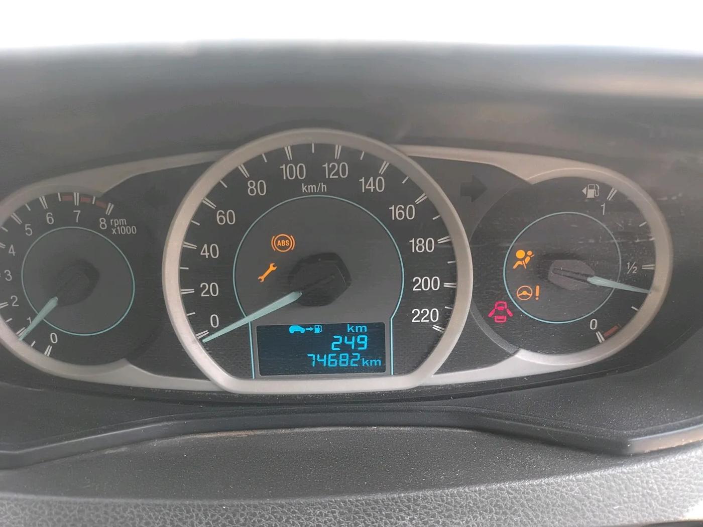 2015 Ford New Figo TITANIUM 1.2 PETROL MT, Petrol, Manual, 74,682 km, interior