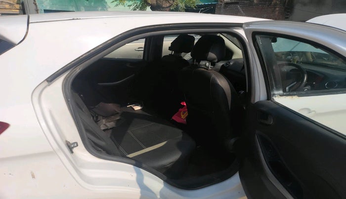 2015 Ford New Figo TITANIUM 1.2 PETROL MT, Petrol, Manual, 74,682 km, interior