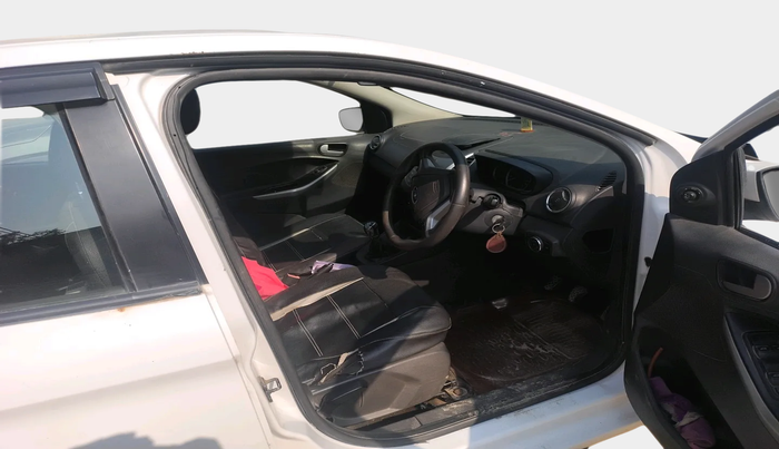 2015 Ford New Figo TITANIUM 1.2 PETROL MT, Petrol, Manual, 74,682 km, interior