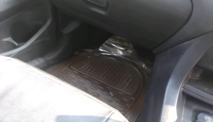 2015 Ford New Figo TITANIUM 1.2 PETROL MT, Petrol, Manual, 74,682 km, interior