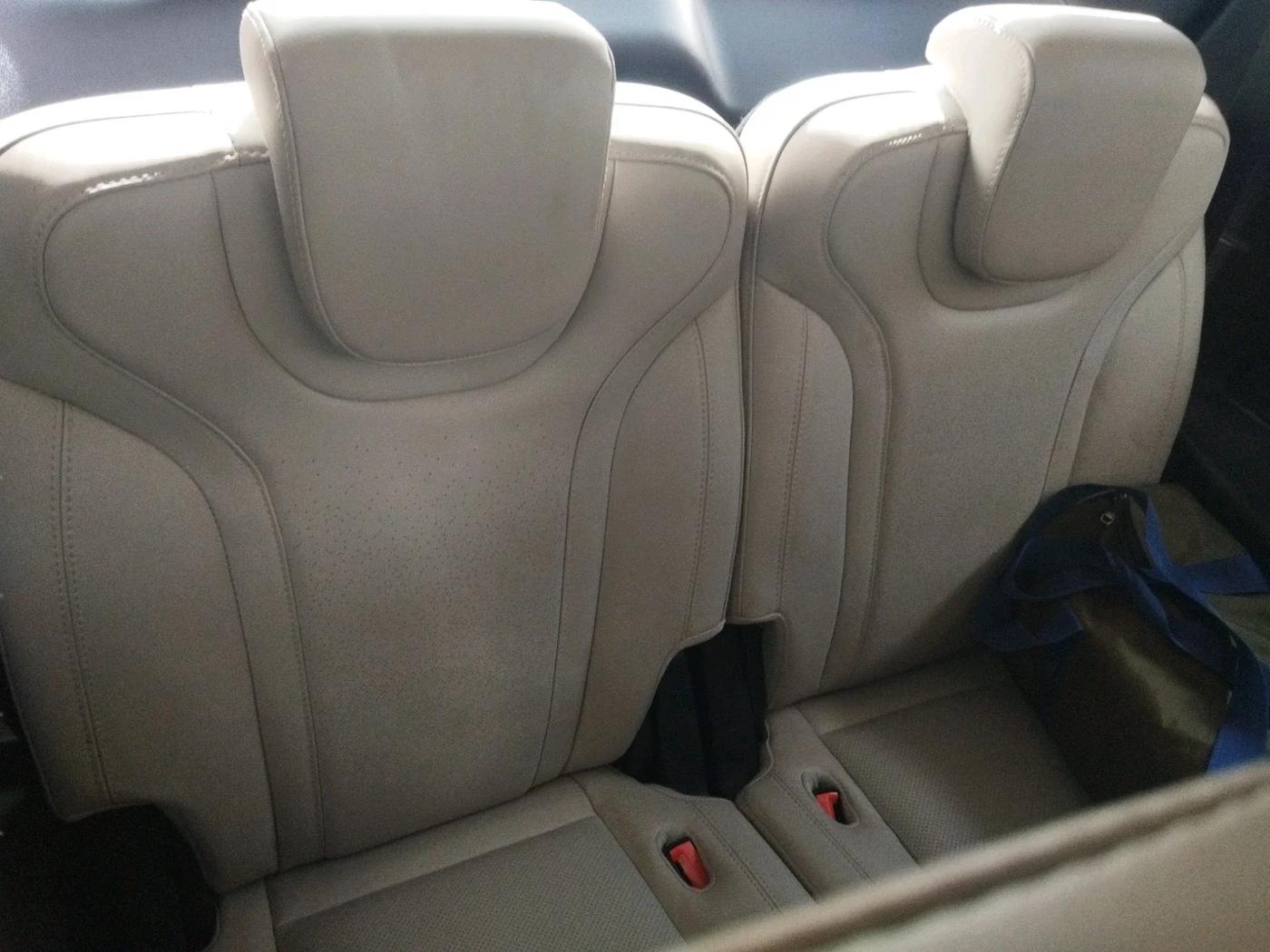 2023 Mahindra XUV700 AX 7 P AT 7 STR, Petrol, Automatic, 17,982 km, interior