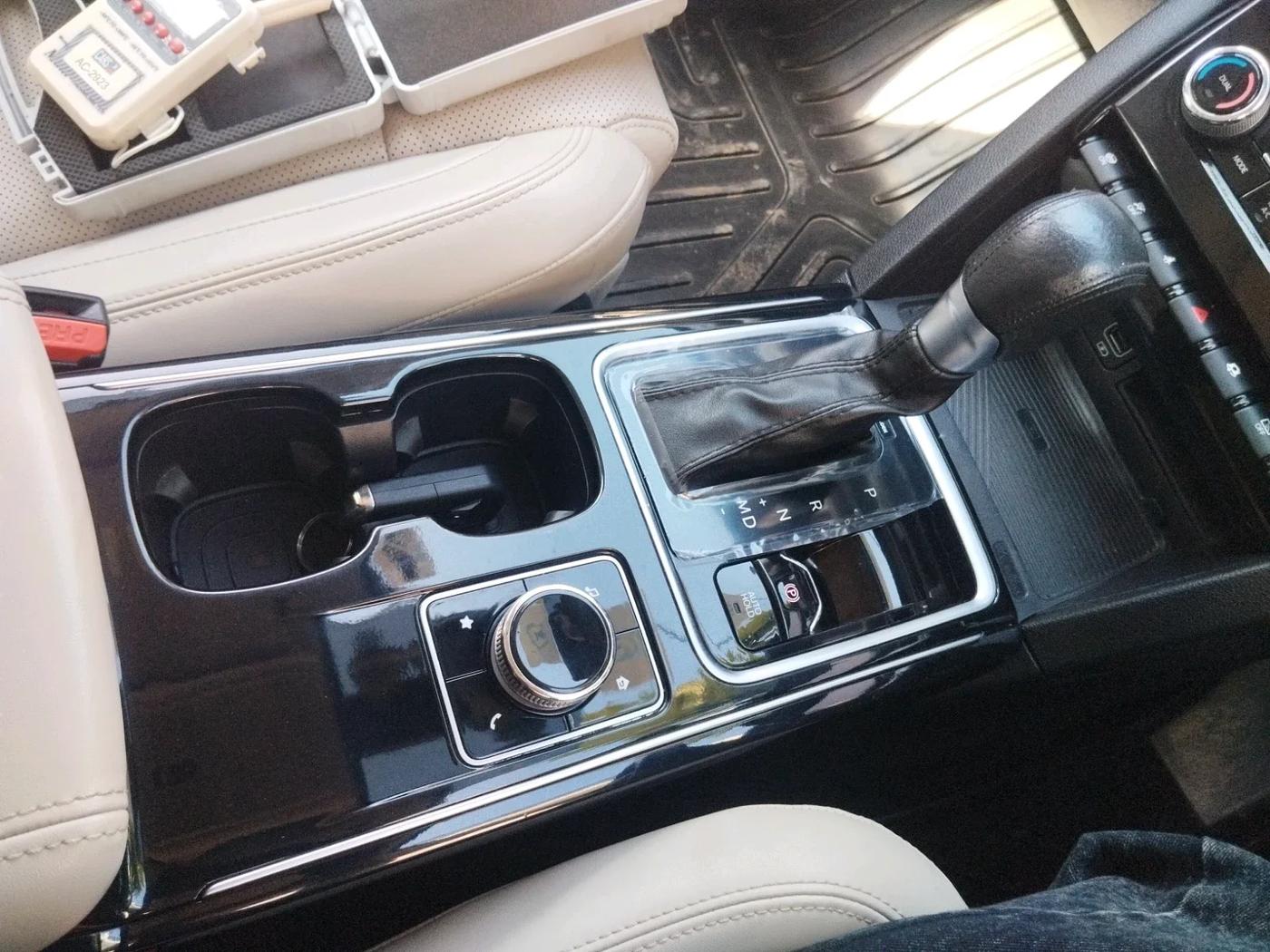 2023 Mahindra XUV700 AX 7 P AT 7 STR, Petrol, Automatic, 17,982 km, interior