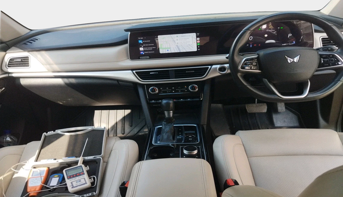 2023 Mahindra XUV700 AX 7 P AT 7 STR, Petrol, Automatic, 17,982 km, interior