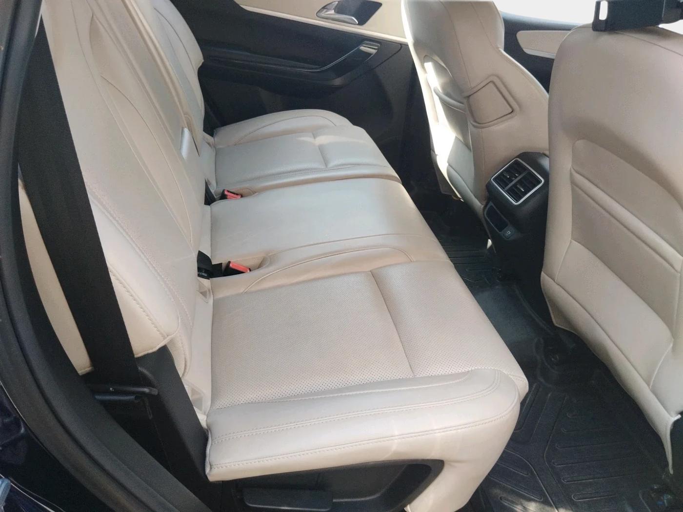 2023 Mahindra XUV700 AX 7 P AT 7 STR, Petrol, Automatic, 17,982 km, interior